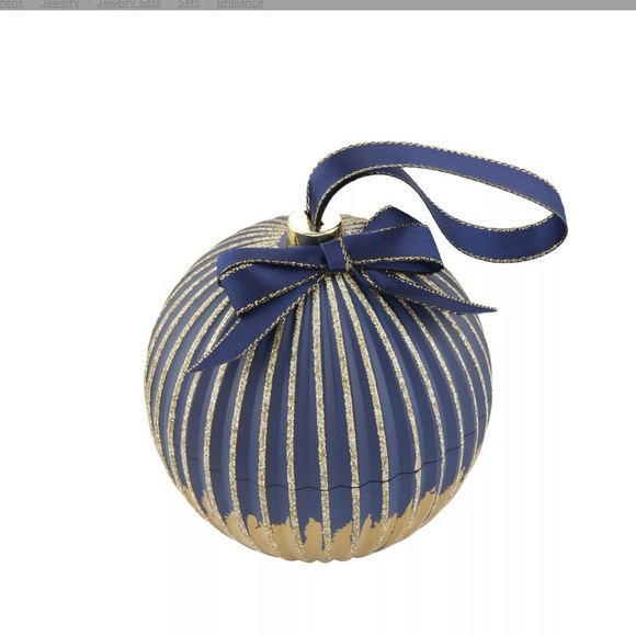 Elegant Silver Butterfly Necklace and Earring Set. Cubic Zirconia. Brilliance! - Picture 5 of 12